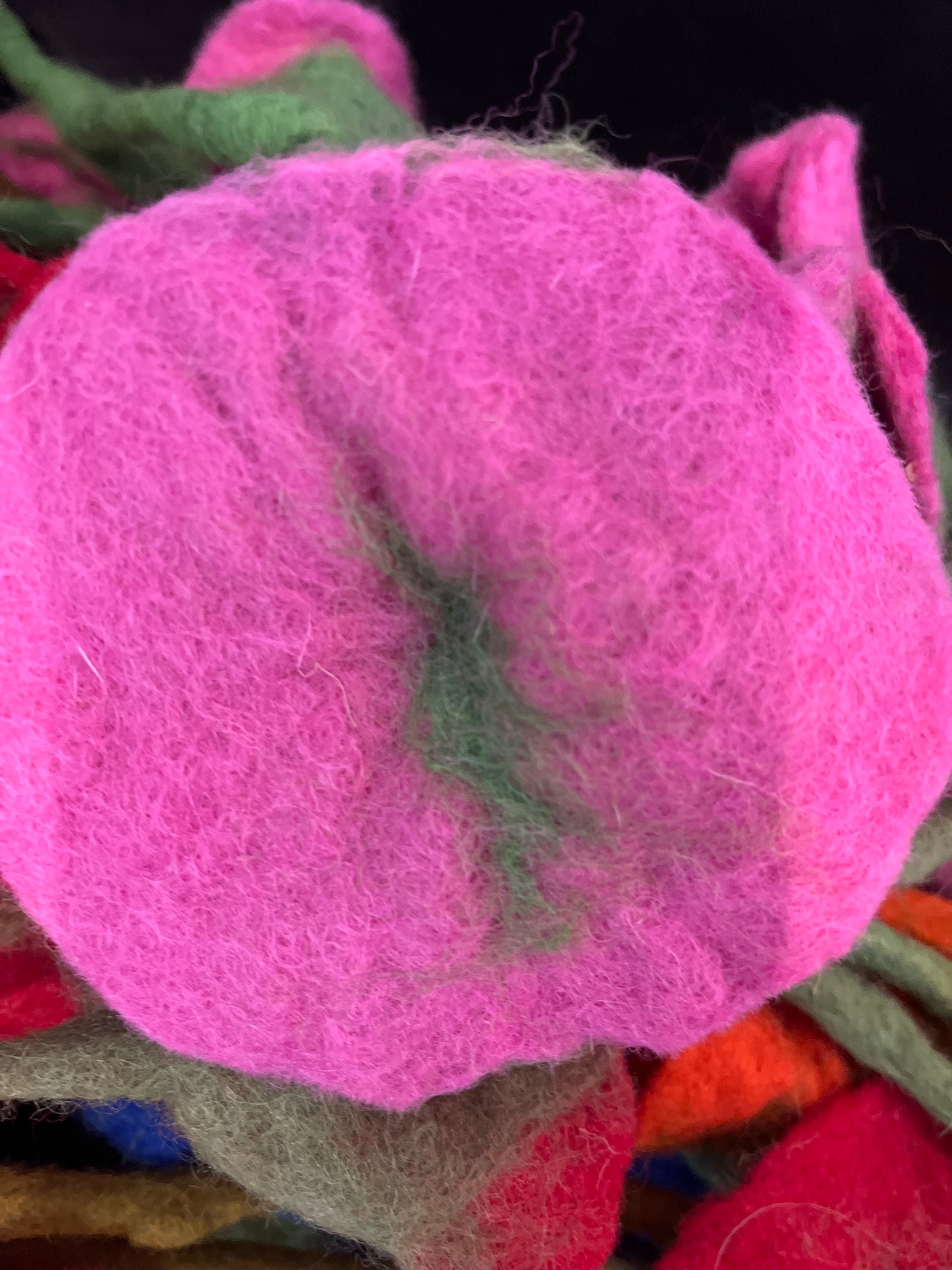 Vilten bloemenslinger