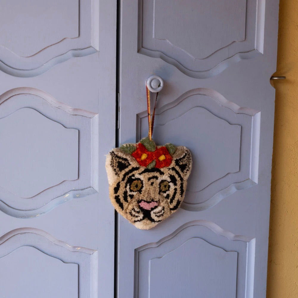 Hanger Floral White Tiger