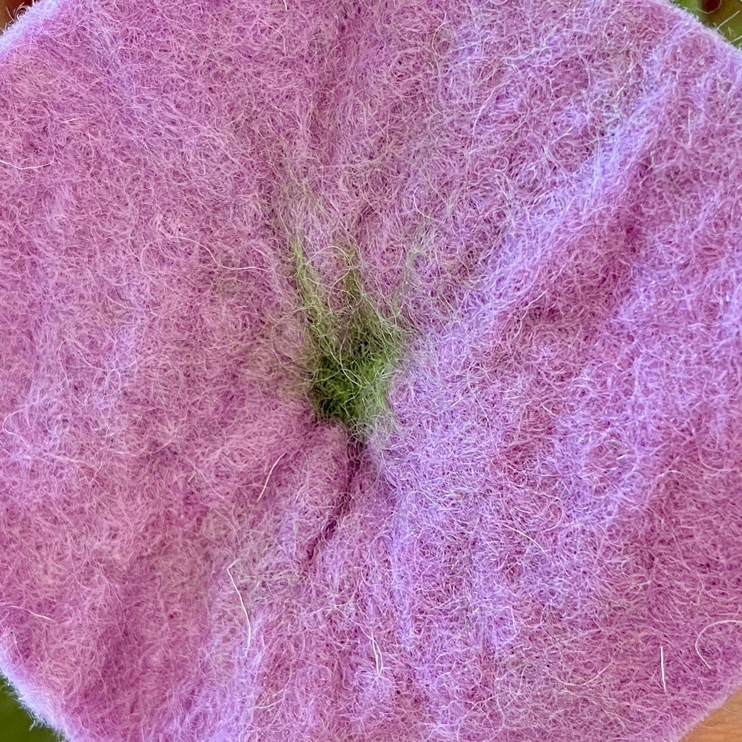 Vilten bloemenslinger