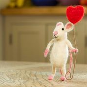 Souris avec ballon coeur