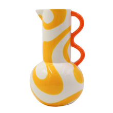 Afbeelding in Gallery-weergave laden, Que Rico keramiek kan Spanish Swirls geel met oranje handvat
