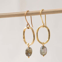 Charger l&#39;image dans la galerie, Boucles d&#39;oreilles Gracieuses Labradorite Or
