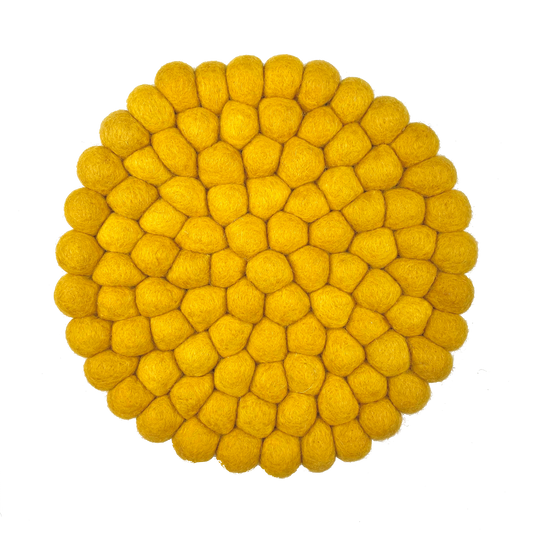 okergele vilten bolletjesonderzetter