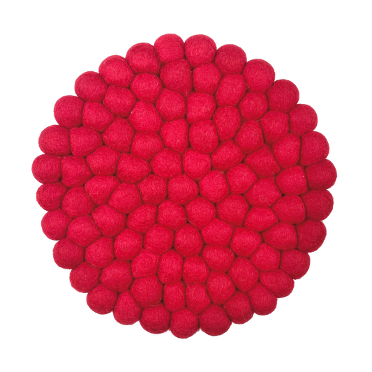 Rode bolletjes onderzetter van vilt. Rond, handgemaakt. 