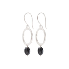 Load image into Gallery viewer, Graceful Black Onyx Zilver oorbellen A Beautiful Story
