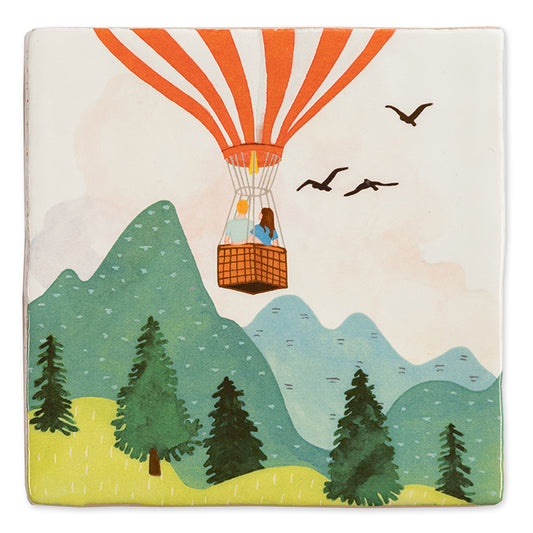 StoryTile In de wolken met jou. Deze tegel laat een stel zien dat in een luchtballon over een bos vliegt. 