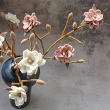 Afbeelding in Gallery-weergave laden, Magnoliatak - dusty red
