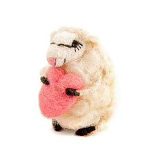 Afbeelding in Gallery-weergave laden, Liefdevol schaap
